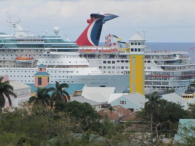 Cruise ships in Nassau
