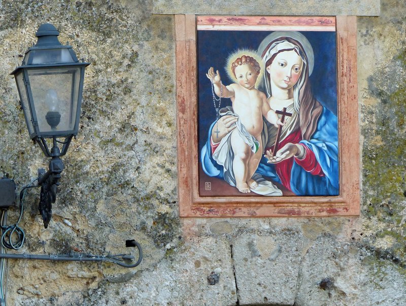 On the Porta dell'Arco