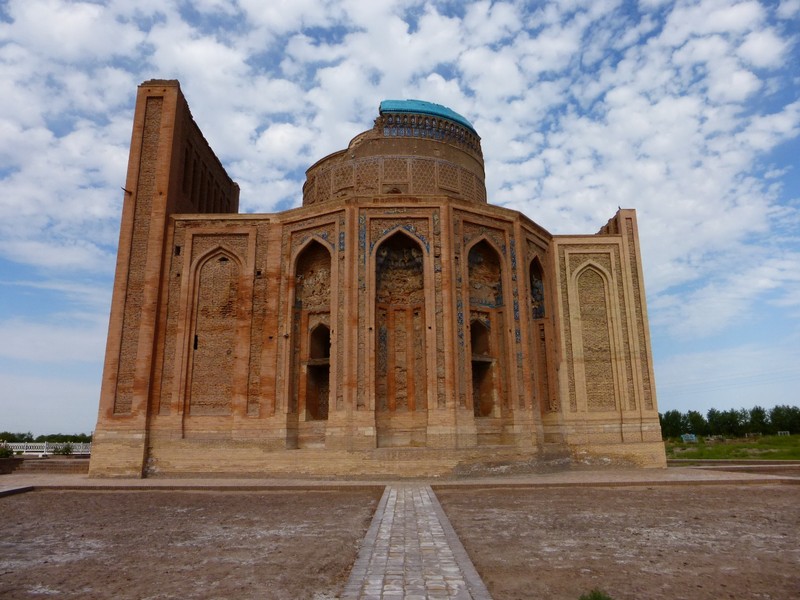 Mausoleum of Turabek-Khanym (1300's)