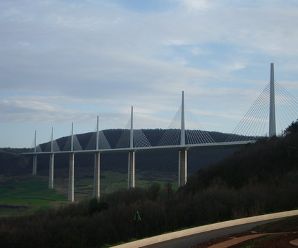 millau's bridge -2,5  km long , 250 m hight